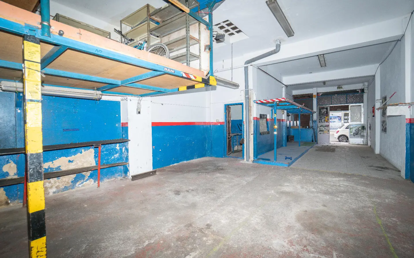 1-bedroom Commercial Unit In Silla, Spain (118 M²)