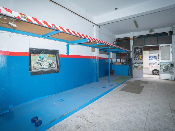 1-bedroom Commercial Unit In Silla, Spain (118 M²)