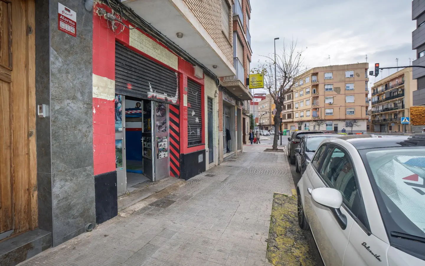 1-bedroom Commercial Unit In Silla, Spain (118 M²)