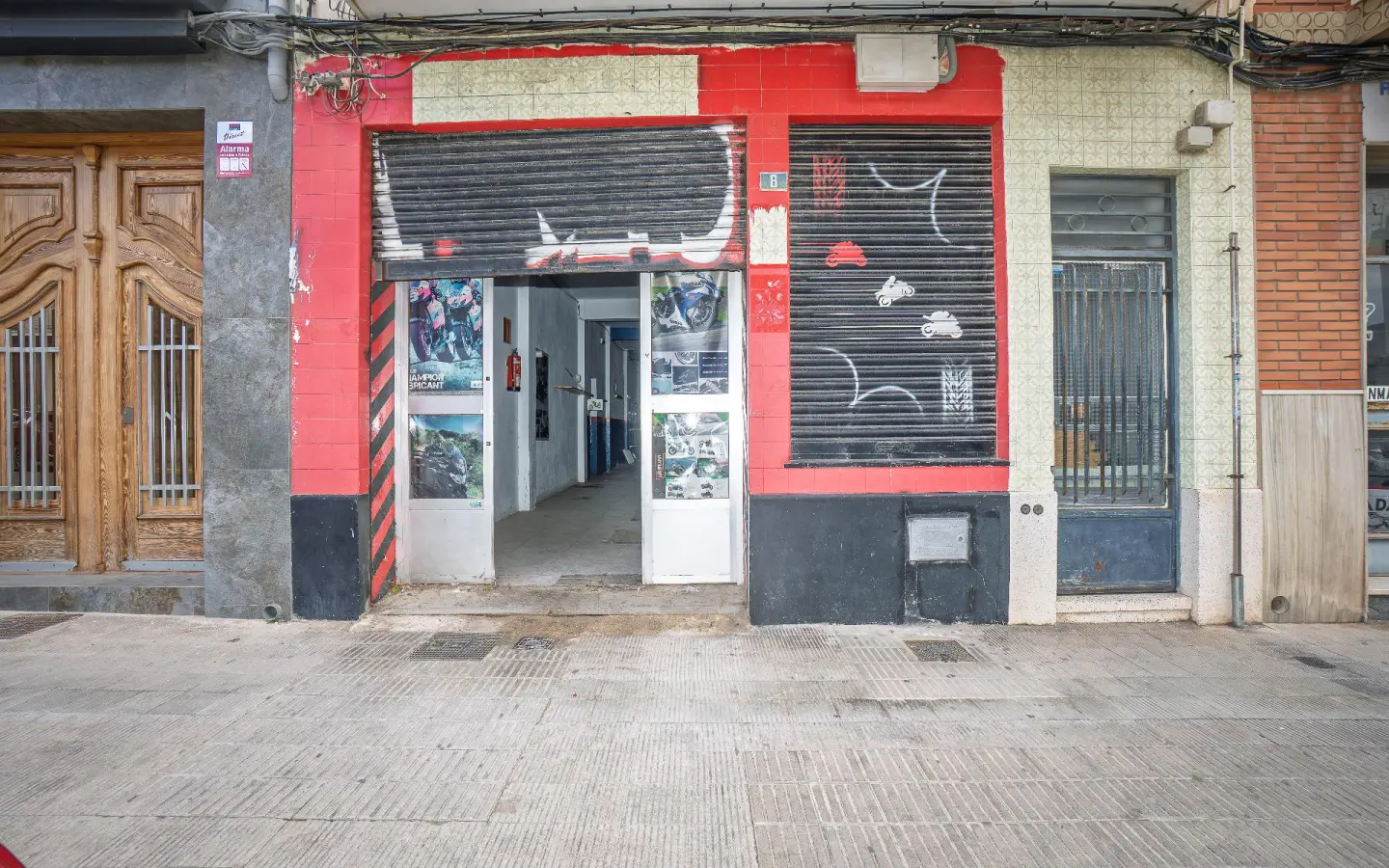 1-bedroom Commercial Unit In Silla, Spain (118 M²)