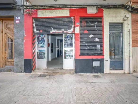 1-bedroom Commercial Unit In Silla, Spain (118 M²)