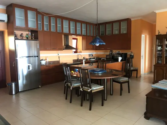 Business In Greece (402 M²)