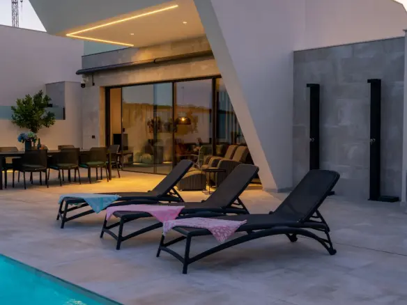 3-bedroom Villa In Rojales, Spain (236 M²)
