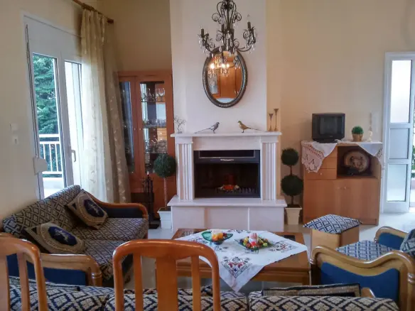 3-bedroom Flat In Easts Olimpos, Greece (99 M²)