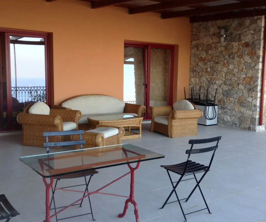 Business In Greece (402 M²)
