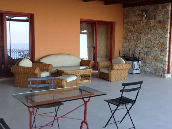 Business In Greece (402 M²)