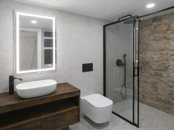 New Apartment In Gótico: 3 Bedrooms, 2 Full Bathrooms. Located On A Semi-pedestrian Street In The Center Of Gótico.