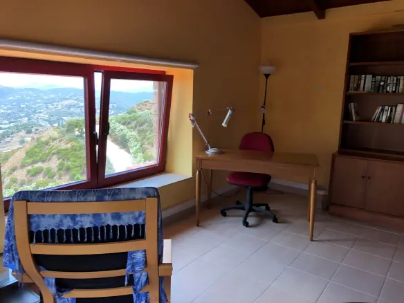 Business In Greece (402 M²)