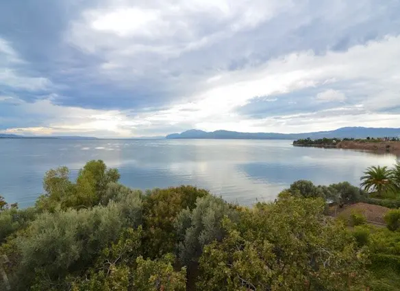 Flat In Greece (1.406 M²)