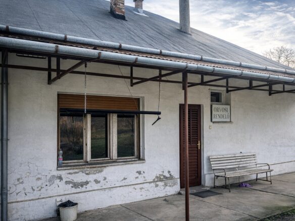 Ground-floor Property With Large Cellar On Corner Plot – Mozsgó