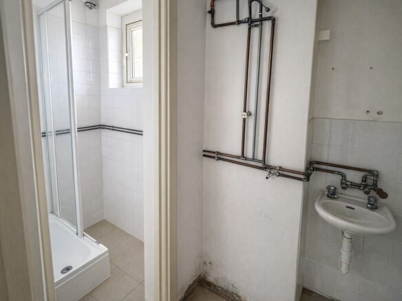 Ground-floor Property With Large Cellar On Corner Plot – Mozsgó