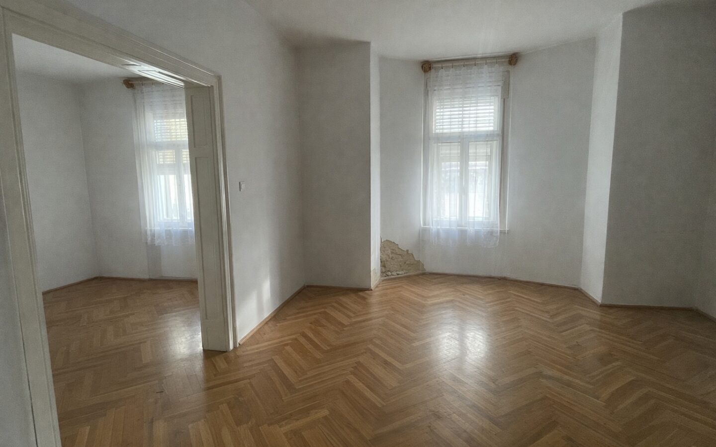 Ground-floor Property With Large Cellar On Corner Plot – Mozsgó
