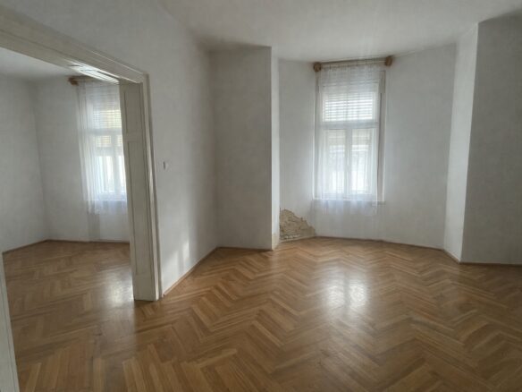 Ground-floor Property With Large Cellar On Corner Plot – Mozsgó