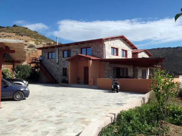 Business In Greece (402 M²)