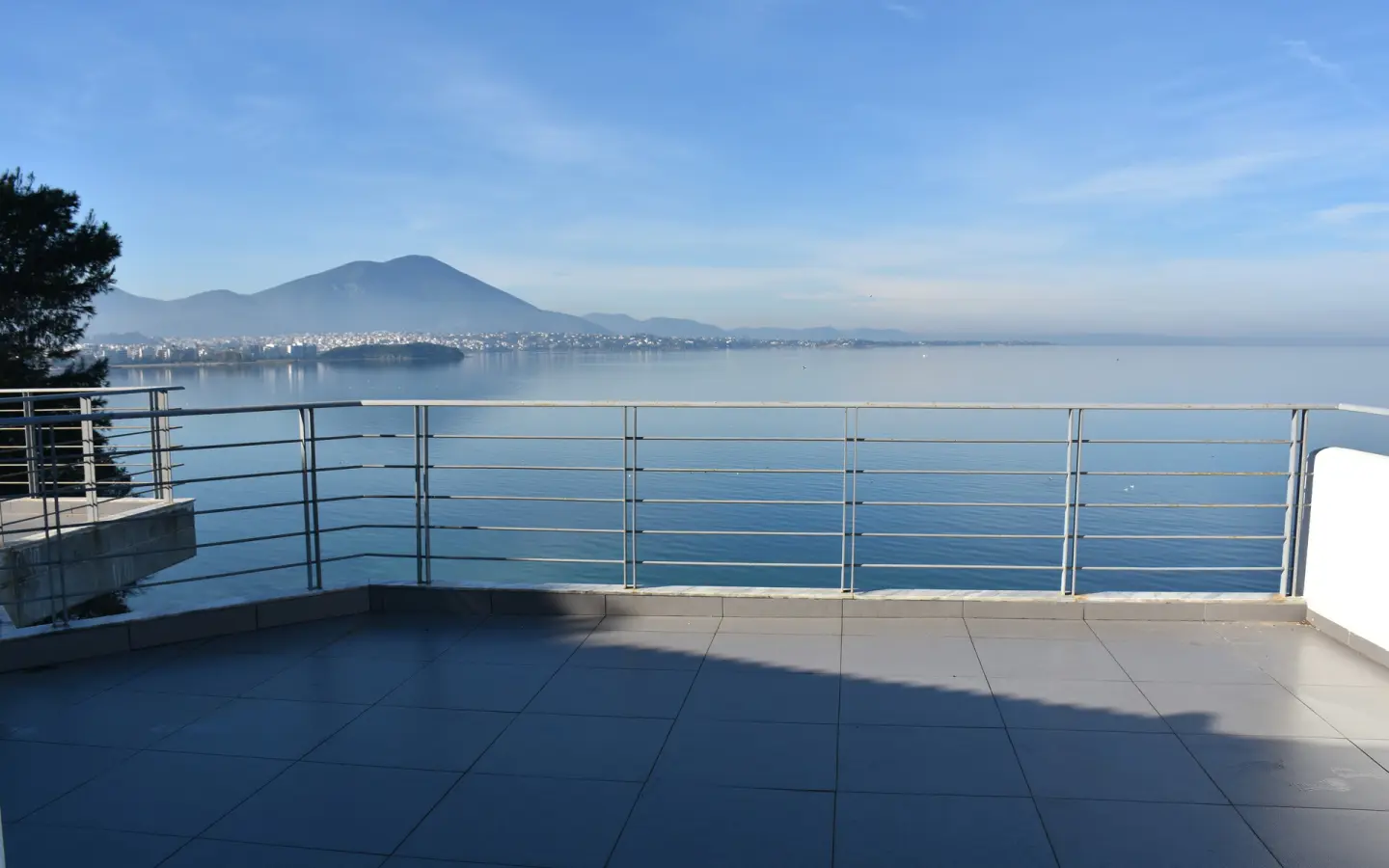 Flat In Greece (1.406 M²)