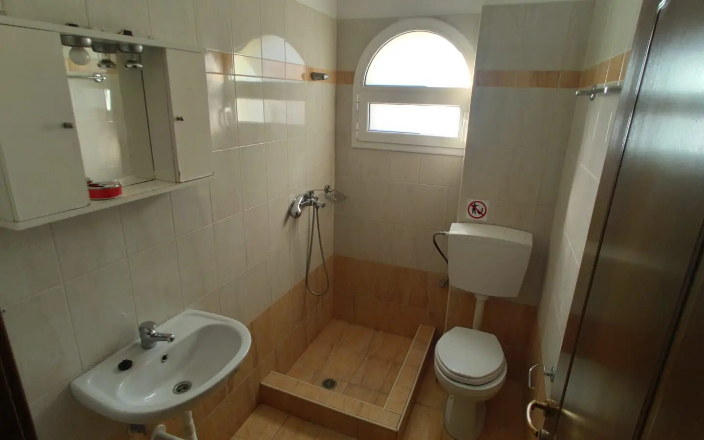 14-bedroom Hotel In Katerini, Greece (480 M²)