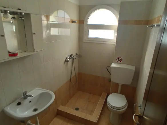 14-bedroom Hotel In Katerini, Greece (480 M²)