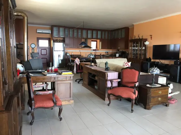 Business In Greece (402 M²)