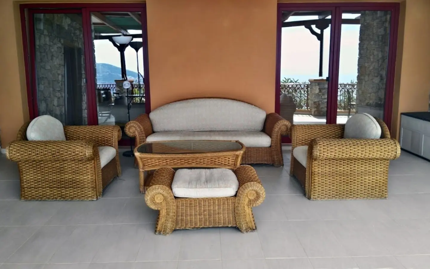 Business In Greece (402 M²)