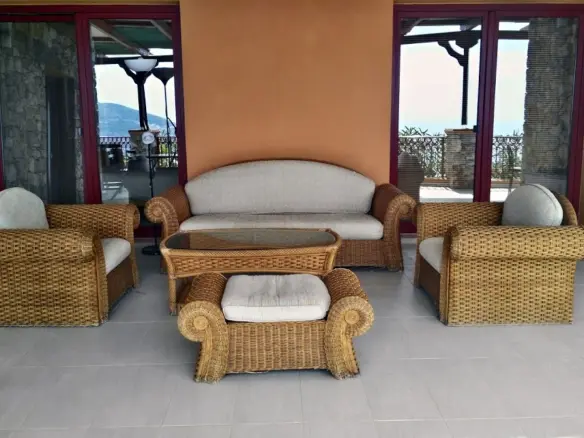 Business In Greece (402 M²)