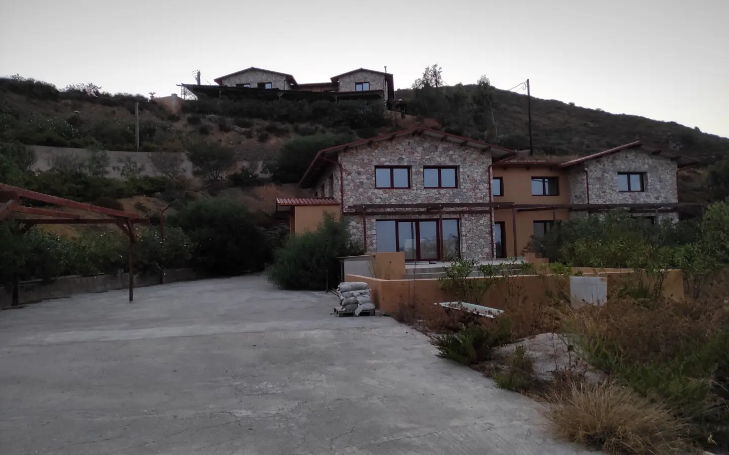 Business In Greece (402 M²)
