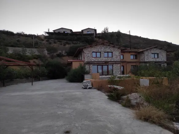 Business In Greece (402 M²)