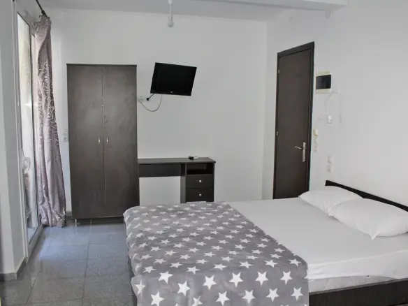 9-bedroom Hotel In Katerini, Greece (300 M²)