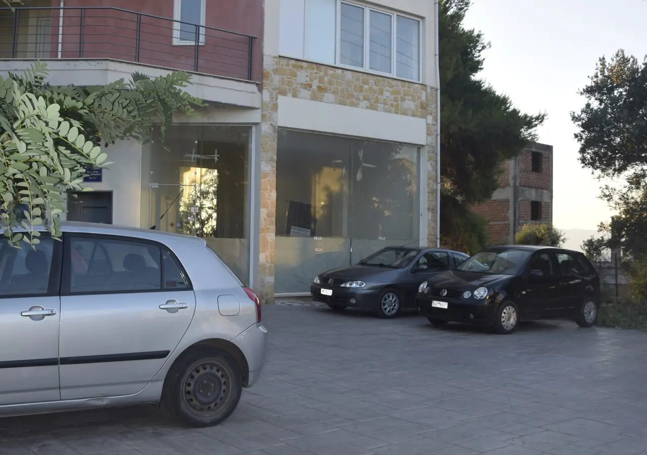 Flat In Greece (1.406 M²)