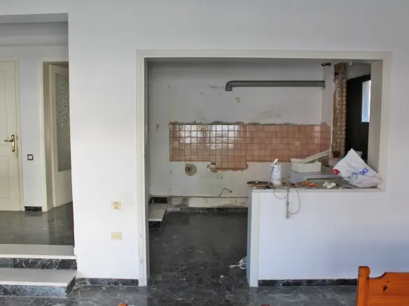 9-bedroom Hotel In Katerini, Greece (300 M²)