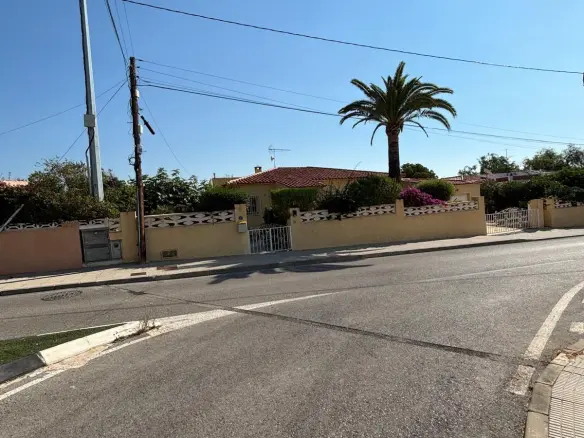 4-bedroom Villa In La Nucía, Spain (295 M²)
