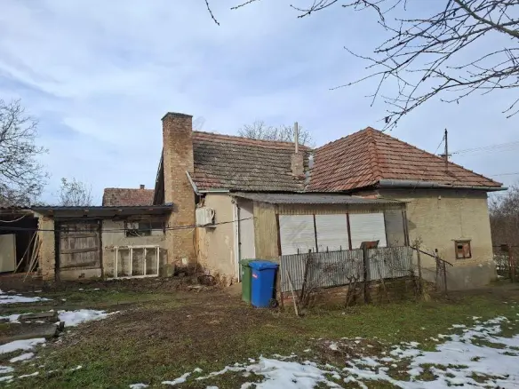 House In Gyulaj, Tolna