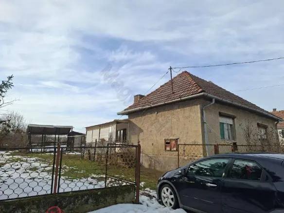 House In Gyulaj, Tolna