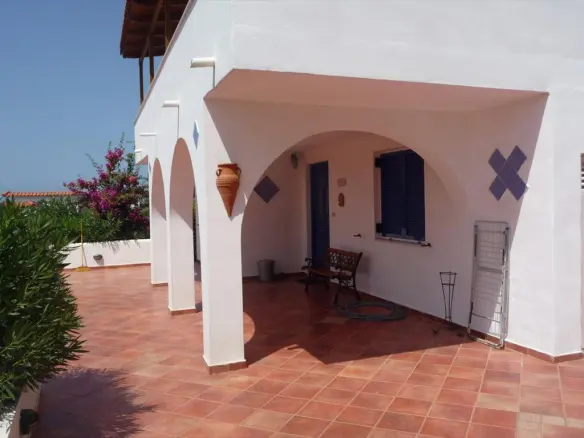 Complex In Kastro Killinis, Greece (332 M²)