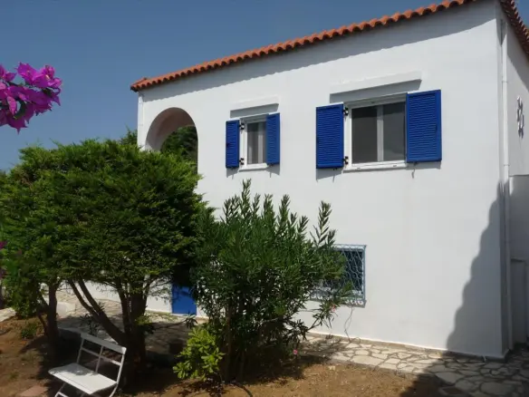 Complex In Kastro Killinis, Greece (332 M²)