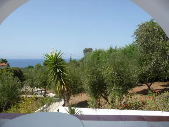 Complex In Kastro Killinis, Greece (332 M²)