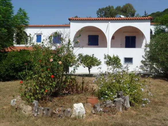 Complex In Kastro Killinis, Greece (332 M²)