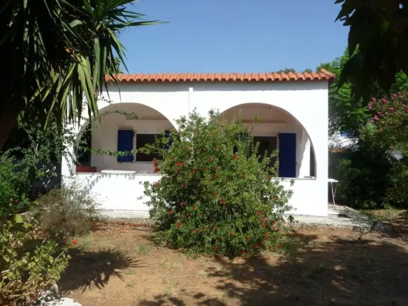 Complex In Kastro Killinis, Greece (332 M²)