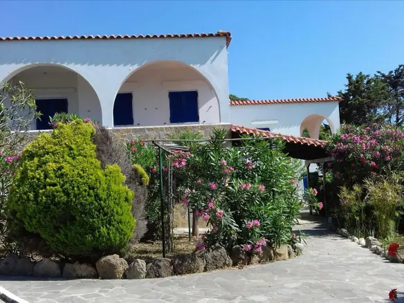 Complex In Kastro Killinis, Greece (332 M²)