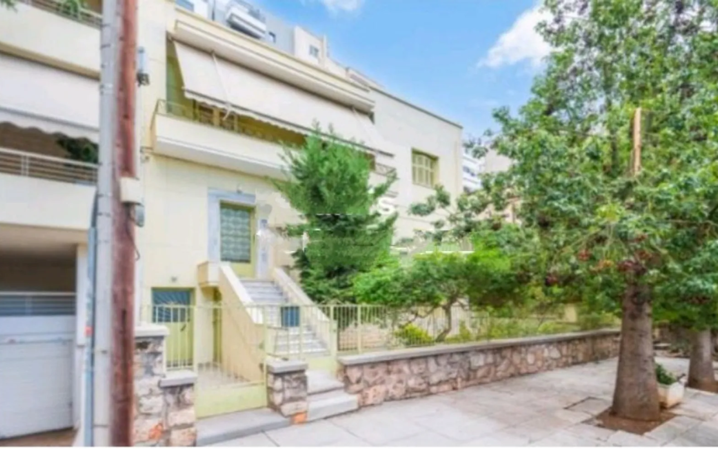 Detached House Of 300 M² With Garden In Neoclassical