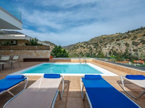 Modern 3-bedroom Seaview Villa With Pool In Paleokastro, Near Heraklion