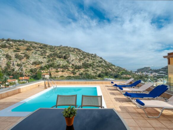 Modern 3-bedroom Seaview Villa With Pool In Paleokastro, Near Heraklion