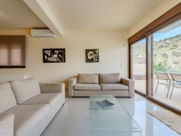 Modern 3-bedroom Seaview Villa With Pool In Paleokastro, Near Heraklion