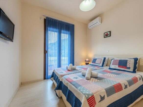 Modern 3-bedroom Seaview Villa With Pool In Paleokastro, Near Heraklion