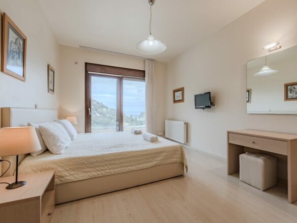 Modern 3-bedroom Seaview Villa With Pool In Paleokastro, Near Heraklion