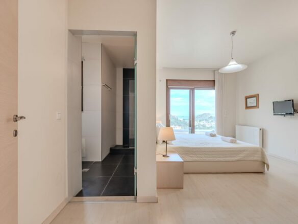 Modern 3-bedroom Seaview Villa With Pool In Paleokastro, Near Heraklion