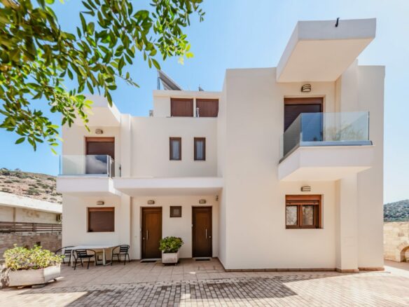 Modern 3-bedroom Seaview Villa With Pool In Paleokastro, Near Heraklion