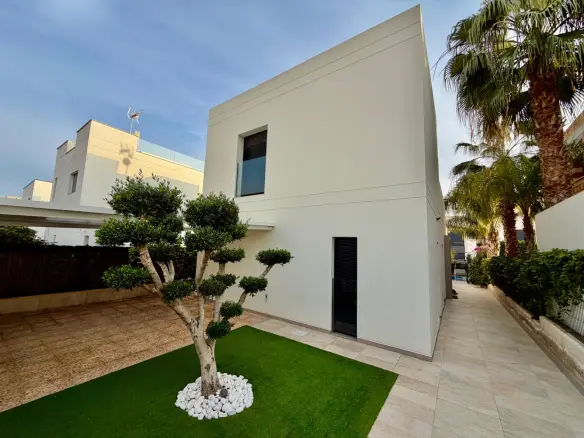 3-bedroom Villa In Rojales, Spain (125 M²)