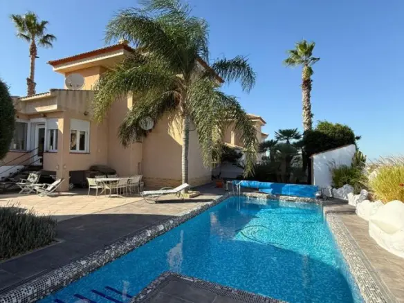 3-bedroom Villa In San Miguel De Salinas, Spain (170 M²)