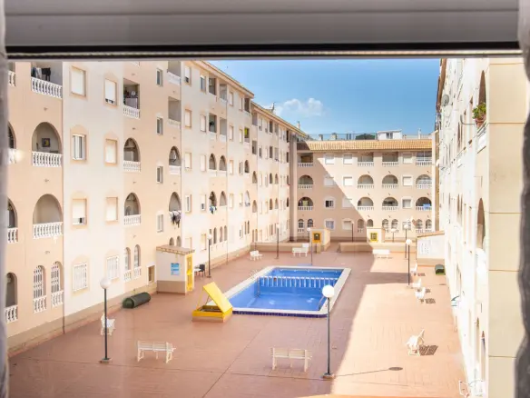 2-bedroom Apartment In Torrevieja, Spain (79 M²)
