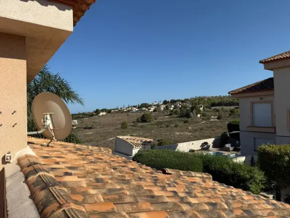 3-bedroom Villa In San Miguel De Salinas, Spain (170 M²)